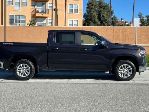 Used 2022 Chevrolet Silverado 1500 LT AWD/4WD image 3