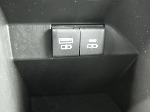 Used 2024 Toyota Camry SE FWD image 14