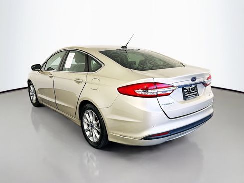 Used 2017 Ford Fusion SE w/ Fusion SE Technology Package FWD image 5