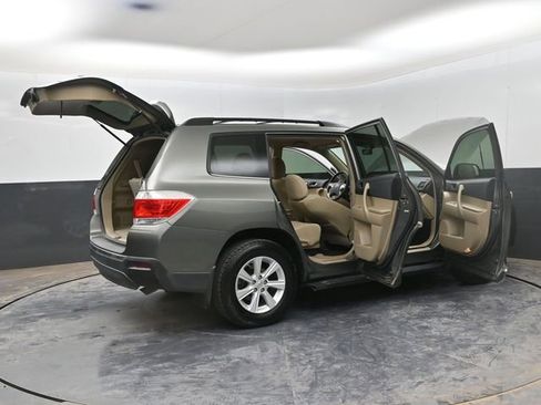 Used 2012 Toyota Highlander 4WD w/ Tech Pkg image 32