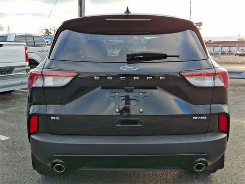 Used 2022 Ford Escape SE w/ SE Sport Appearance Package image 5