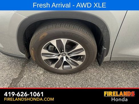 Used 2024 Toyota Highlander XLE AWD/4WD image 12