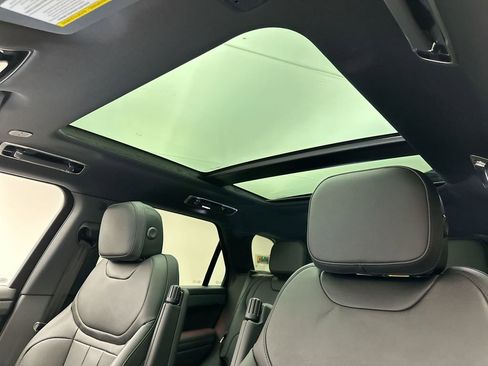 Used 2025 Land Rover Range Rover Sport image 9