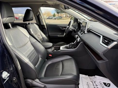 Used 2019 Toyota RAV4 Limited image 10