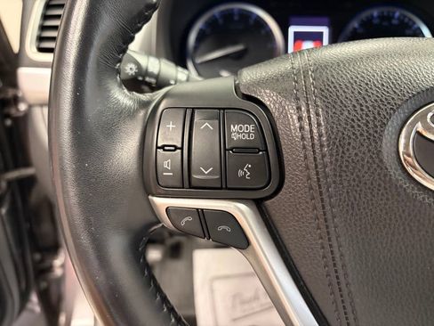Used 2017 Toyota Highlander Limited AWD/4WD image 15