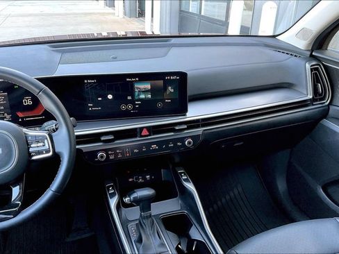Used 2025 Kia Sorento S AWD/4WD image 6