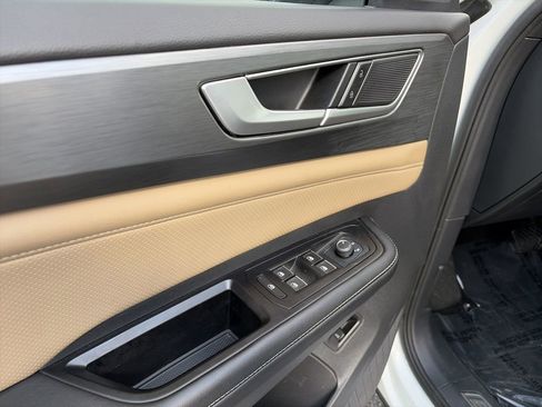 Used 2024 Volkswagen Atlas Cross Sport SE image 15