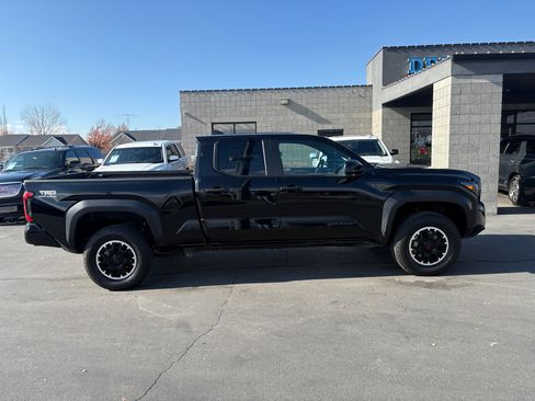 Used 2024 Toyota Tacoma TRD Off-Road image 4