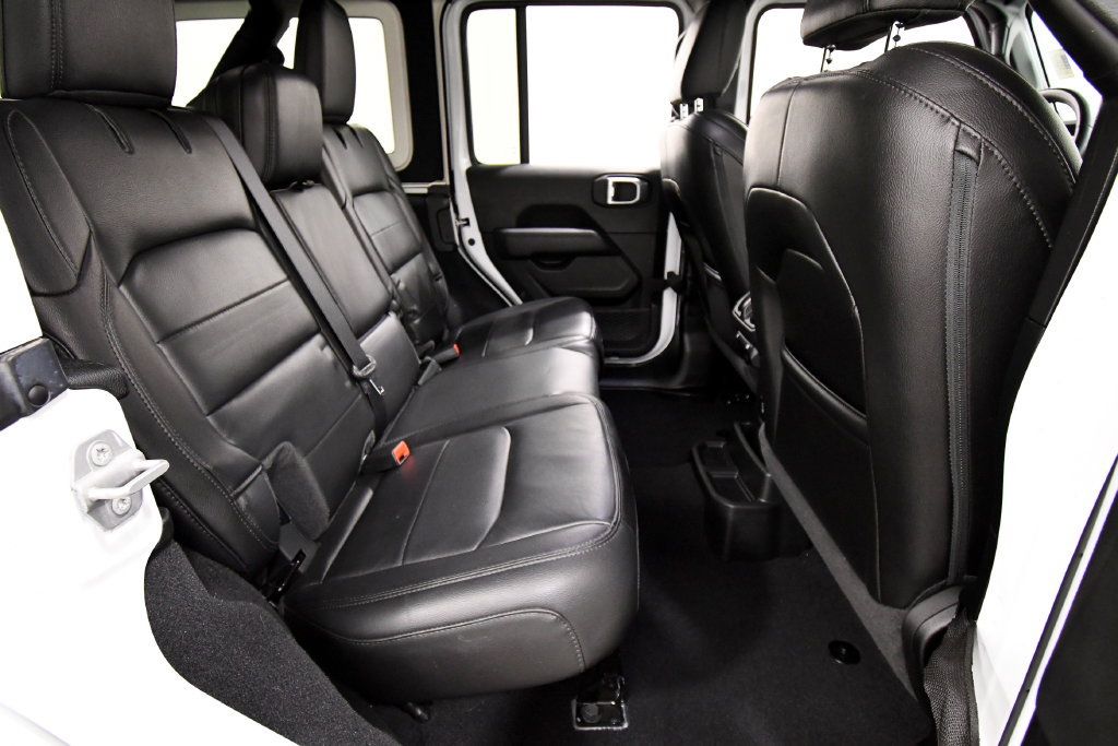 Used 2021 Jeep Wrangler Unlimited Sahara AWD/4WD image 17