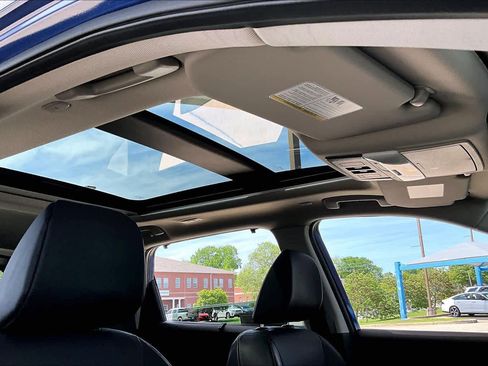 Used 2023 Nissan Rogue SV w/ SV Premium B Package image 14