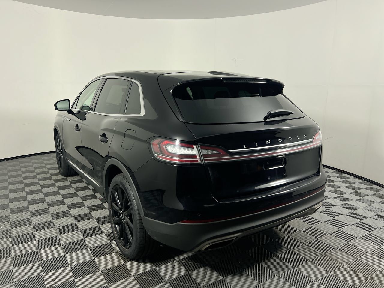 Used 2021 Lincoln Nautilus Reserve w/ Monochromatic Package AWD/4WD image 5