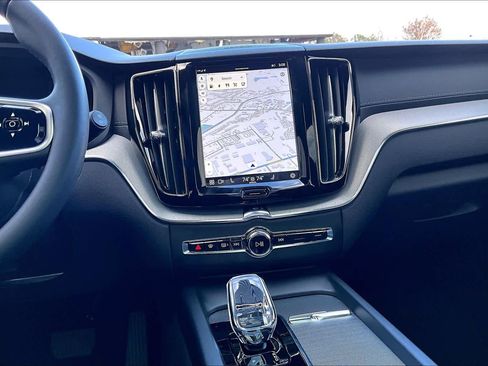 Used 2024 Volvo XC60 T8 Ultimate image 6