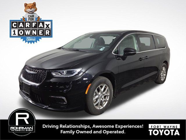 Used 2024 Chrysler Pacifica Touring-L FWD image 1