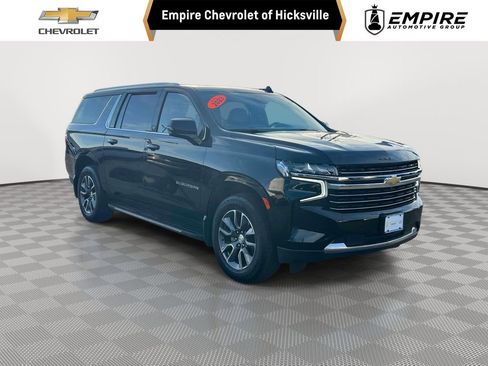 Used 2023 Chevrolet Suburban LT w/ Luxury Package image 1
