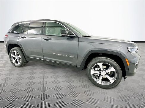 New 2025 Jeep Grand Cherokee Limited w/ Luxury Tech Group II image 3