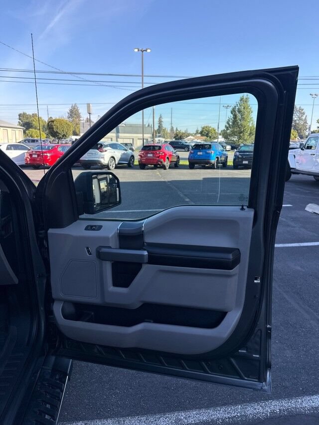Used 2017 Ford F150 XLT w/ Equipment Group 302A Luxury AWD/4WD image 15