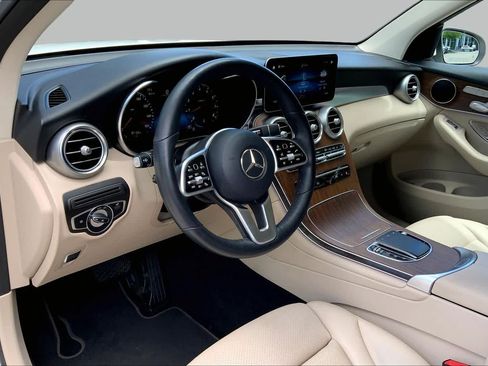Certified 2022 Mercedes-Benz GLC 300 4MATIC w/ Premium Package Lite image 18