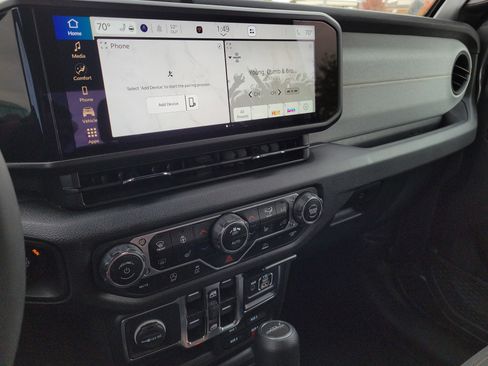 Used 2024 Jeep Gladiator Sport image 26