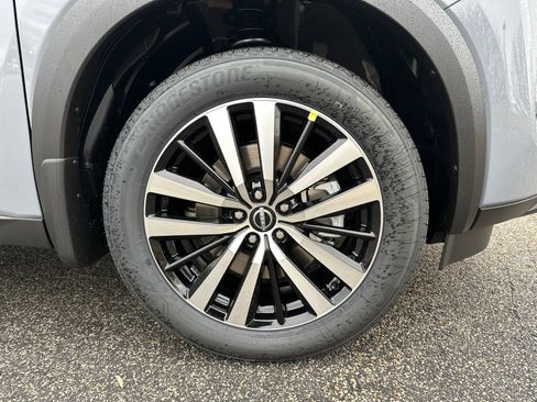 New 2025 Nissan Pathfinder Platinum image 12