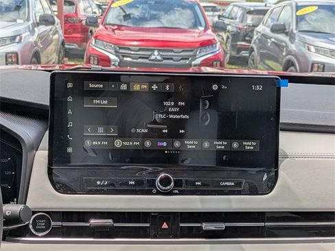 New 2025 Mitsubishi Outlander SE image 18