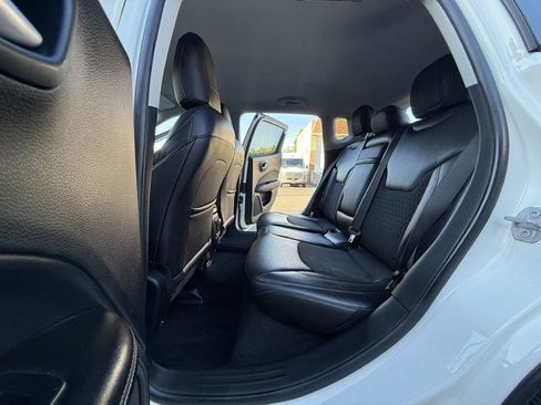 Used 2018 Jeep Compass Latitude w/ Popular Equipment Group AWD/4WD image 21
