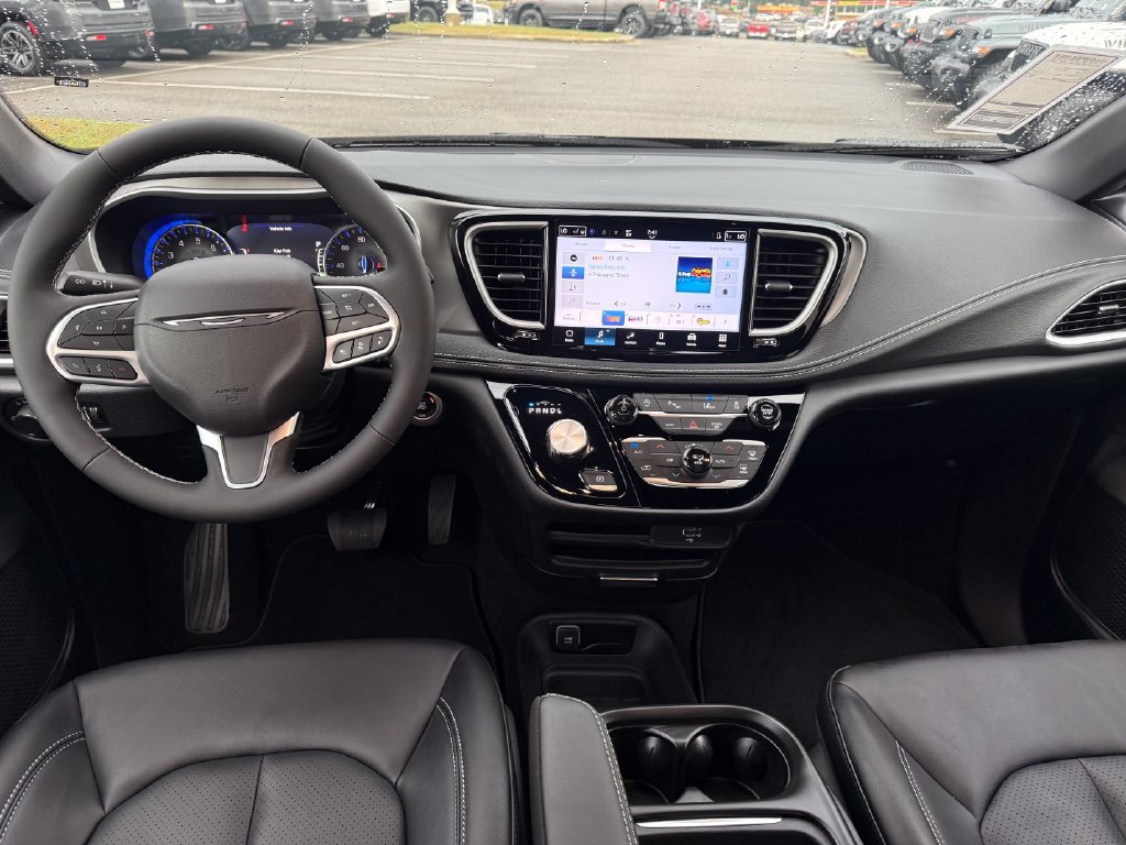 New 2027 Chrysler Pacifica Select FWD image 7