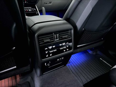 New 2026 Porsche Cayenne Coupe AWD/4WD image 27