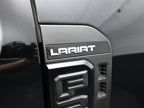 Used 2025 Ford F250 Lariat w/ Black Appearance Package AWD/4WD image 5