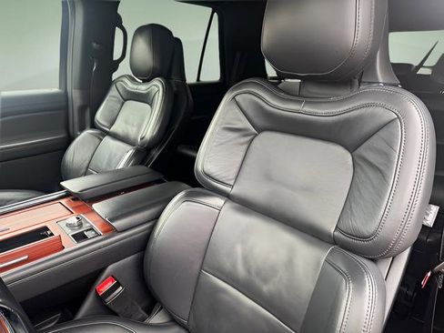 Used 2024 Lincoln Navigator Reserve image 18