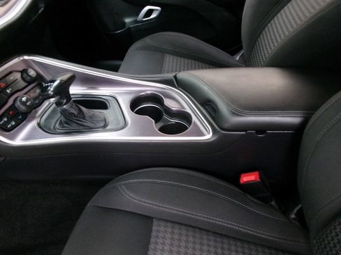 Used 2016 Dodge Challenger SXT RWD image 14