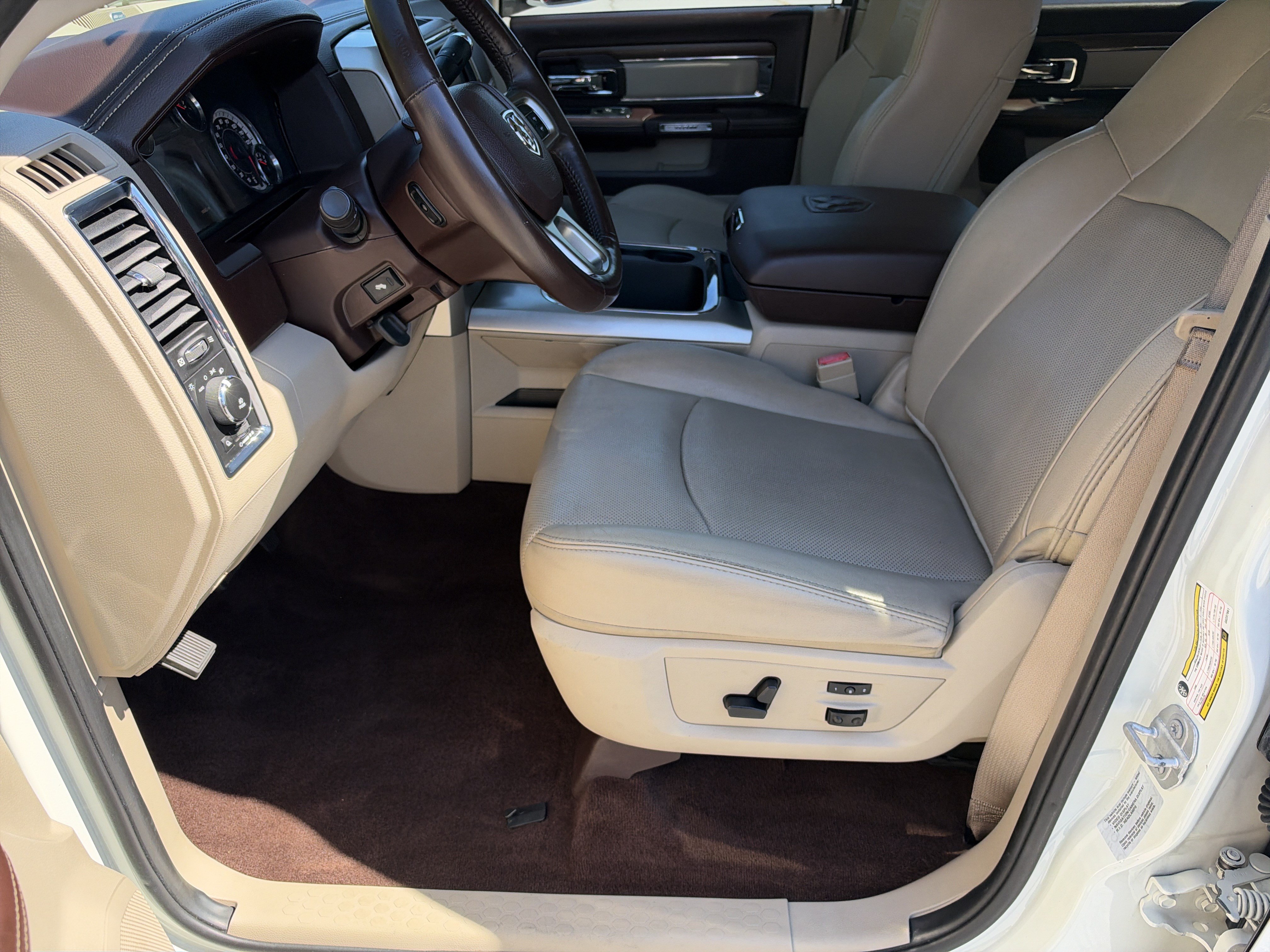 Used 2016 RAM 2500 Laramie AWD/4WD image 11