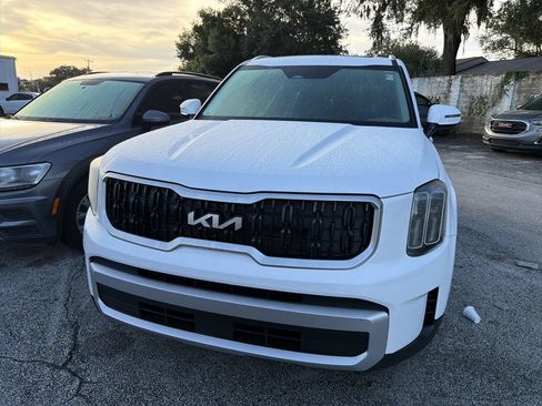 Used 2024 Kia Telluride EX w/ EX Captain's Chair Package FWD image 7