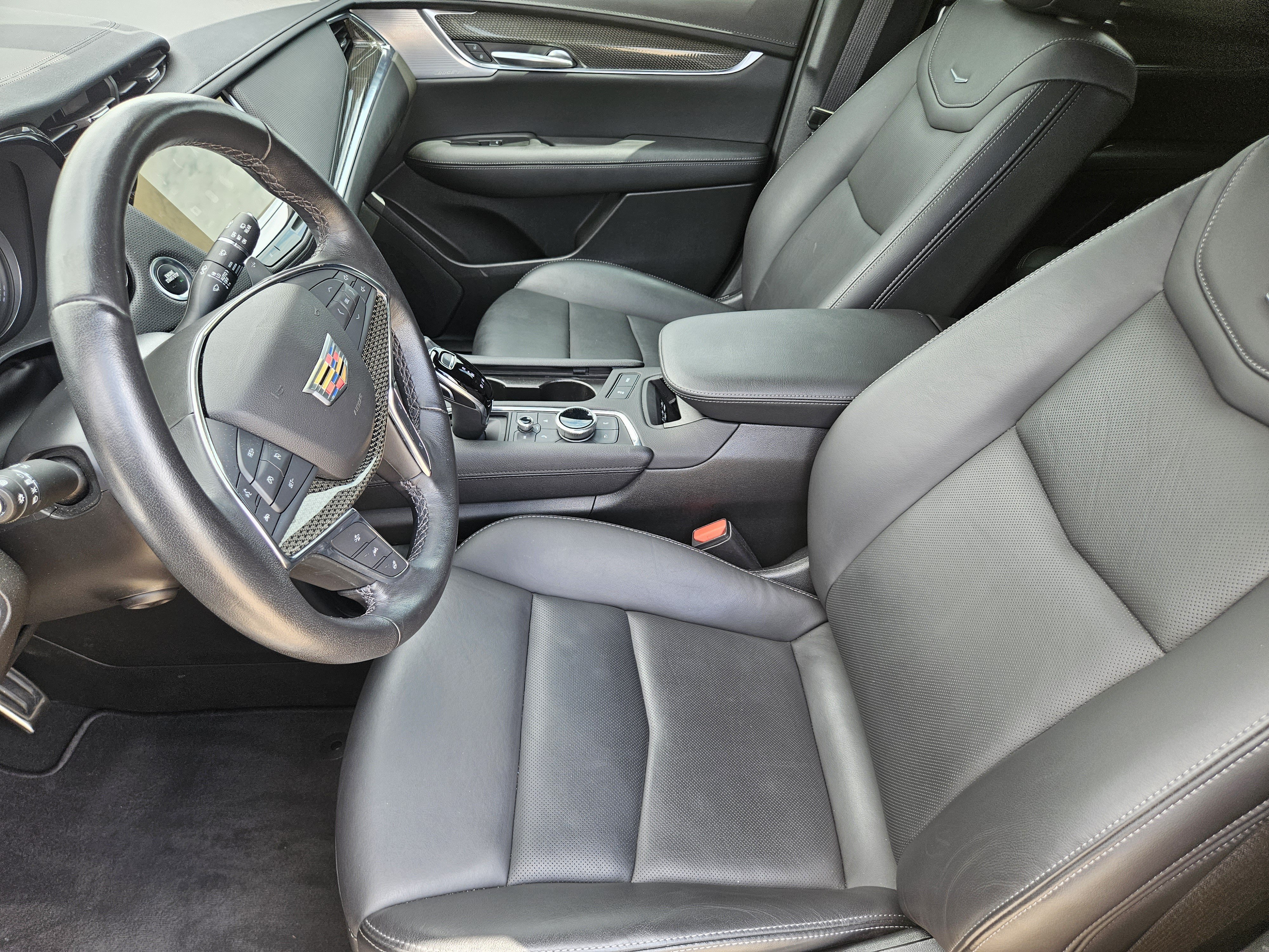 Used 2023 Cadillac XT5 Sportv w/ Technology Package AWD/4WD image 5