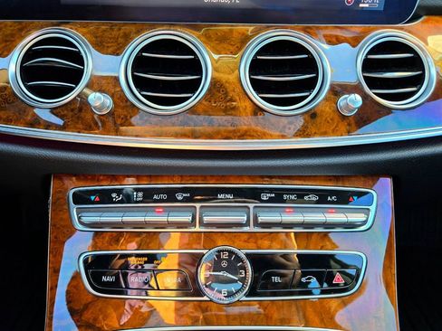 Used 2020 Mercedes-Benz E 450 E 450 w/ Driver Assistance Package image 33