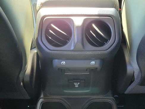 Used 2025 Jeep Gladiator Mojave w/ Convenience Group AWD/4WD image 13