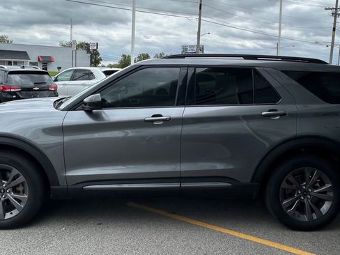 Used 2024 Ford Explorer XLT w/ Equipment Group 202A AWD/4WD image 4