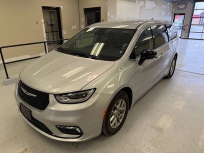 Used 2024 Chrysler Pacifica Touring-L