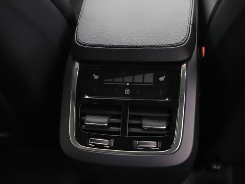 Used 2022 Volvo XC90 T6 Momentum w/ Advanced Package image 17