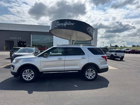 Used 2019 Ford Explorer XLT w/ Equipment Group 202A AWD/4WD image 2
