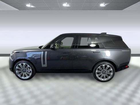 Used 2024 Land Rover Range Rover SE image 2