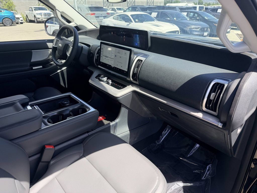 New 2026 Ford Expedition Max Active AWD/4WD image 9