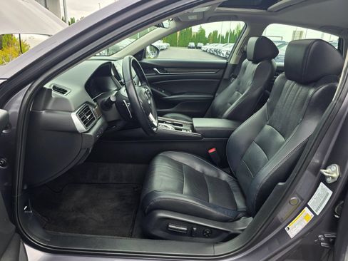 Used 2018 Honda Accord Touring image 12