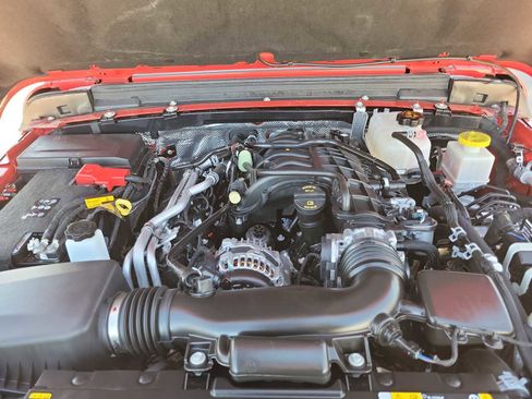 Used 2024 Jeep Gladiator Sport image 9