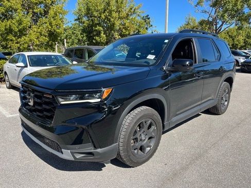 Used 2023 Honda Pilot TrailSport image 2