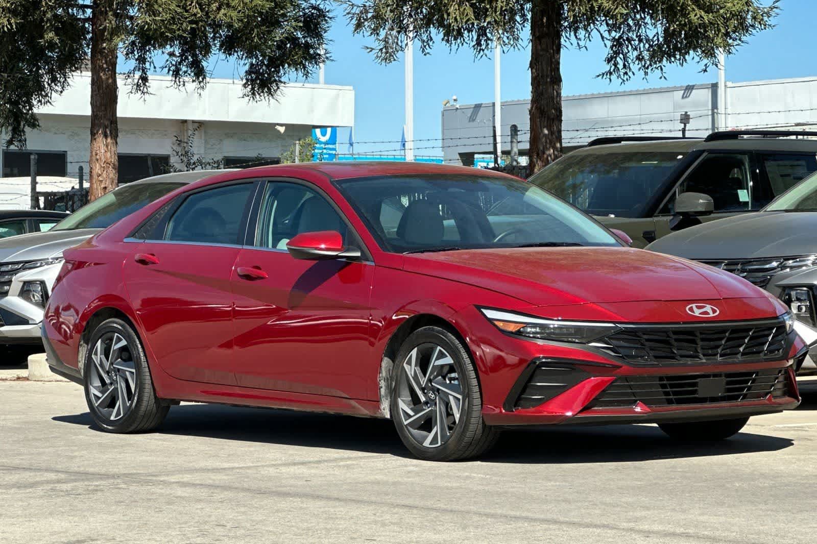 Used 2025 Hyundai Elantra Limited FWD image 10