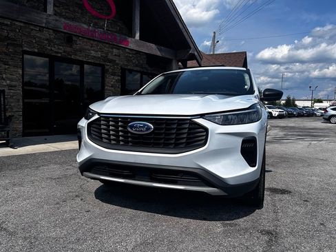 Used 2025 Ford Escape Active AWD/4WD image 6