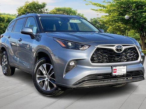 Certified 2022 Toyota Highlander XLE image 1