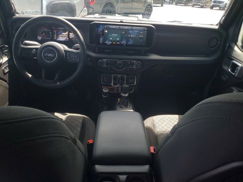 Used 2025 Jeep Gladiator Mojave AWD/4WD image 18