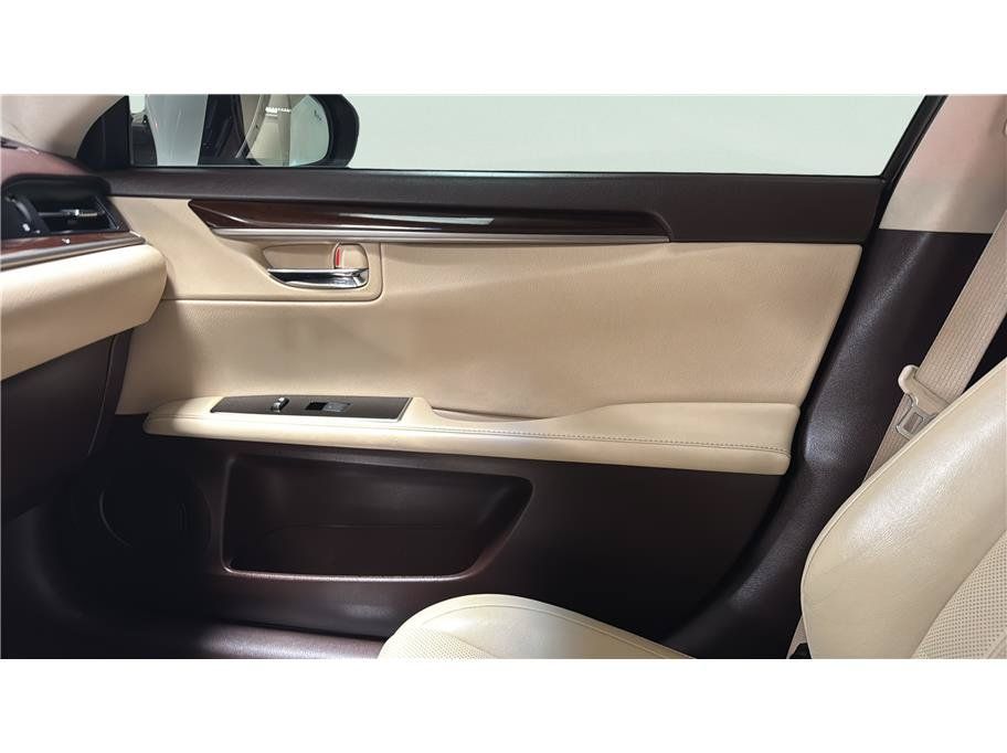 Used 2016 Lexus ES 350 w/ Luxury Package w/Wood Trim FWD image 37