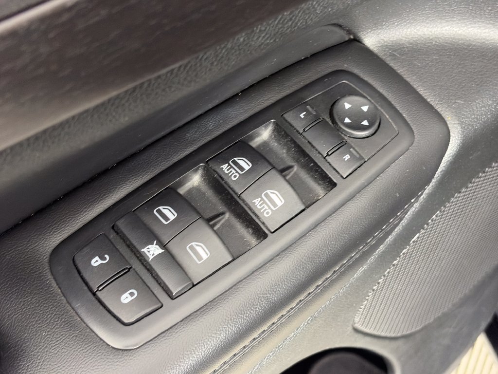 Used 2015 Jeep Grand Cherokee Altitude AWD/4WD image 24